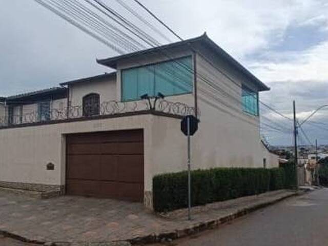 Casa para Venda em Contagem - 2